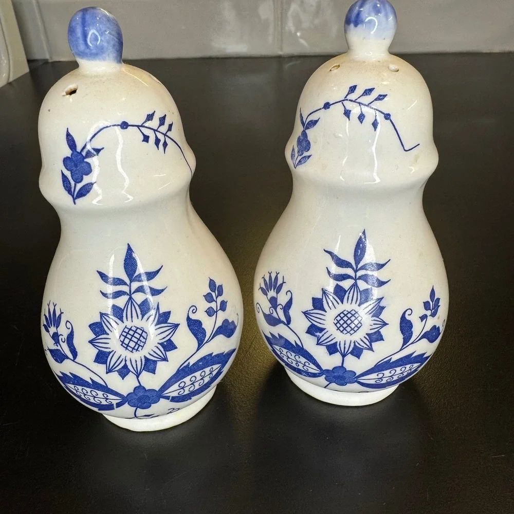 Salt Pepper Shakers Home Set 5in White Blue Floral Onion Hand Painted Vintage